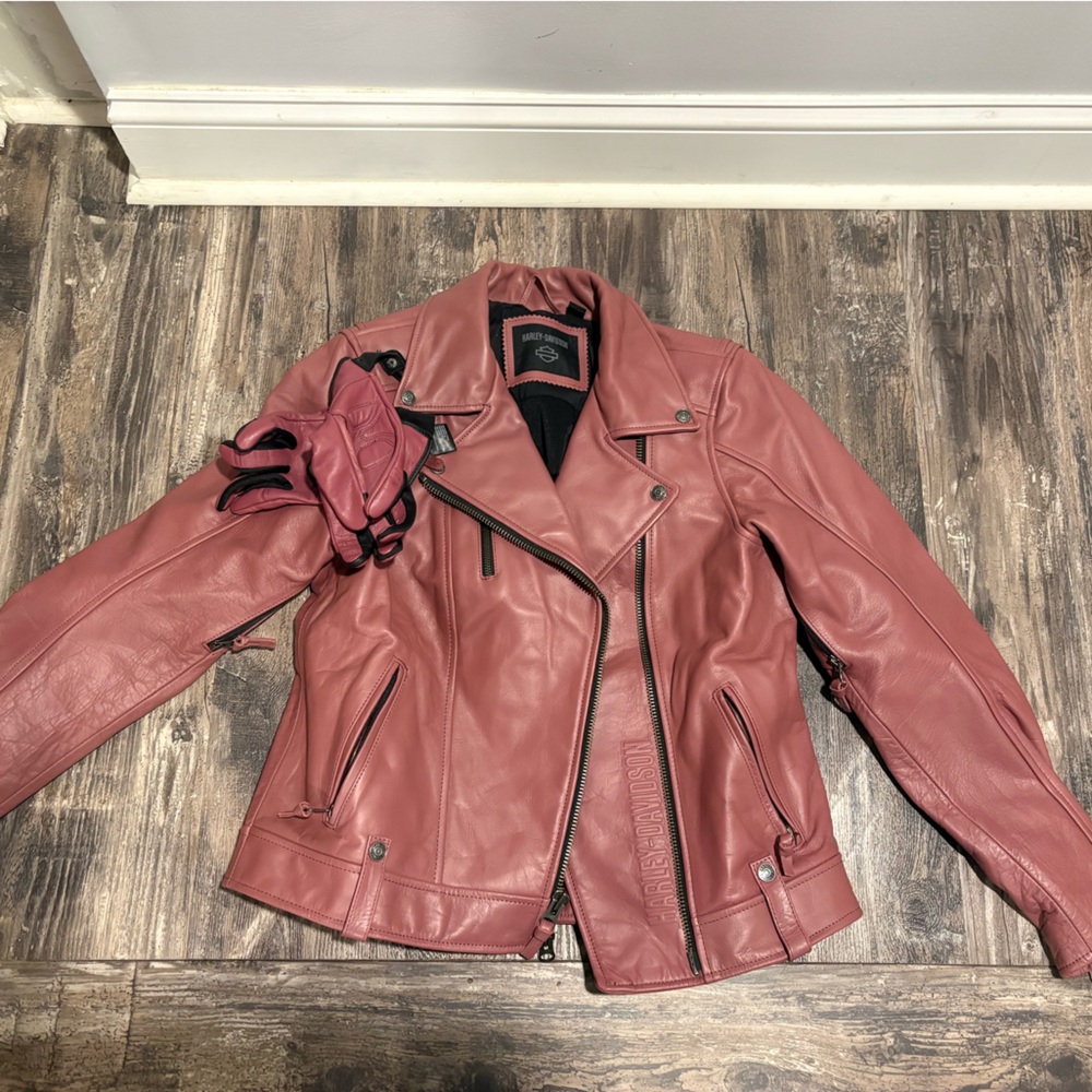 BRAND NEW Harley Davidson Women’s Leather Jacket WITH Matching Leather Golves